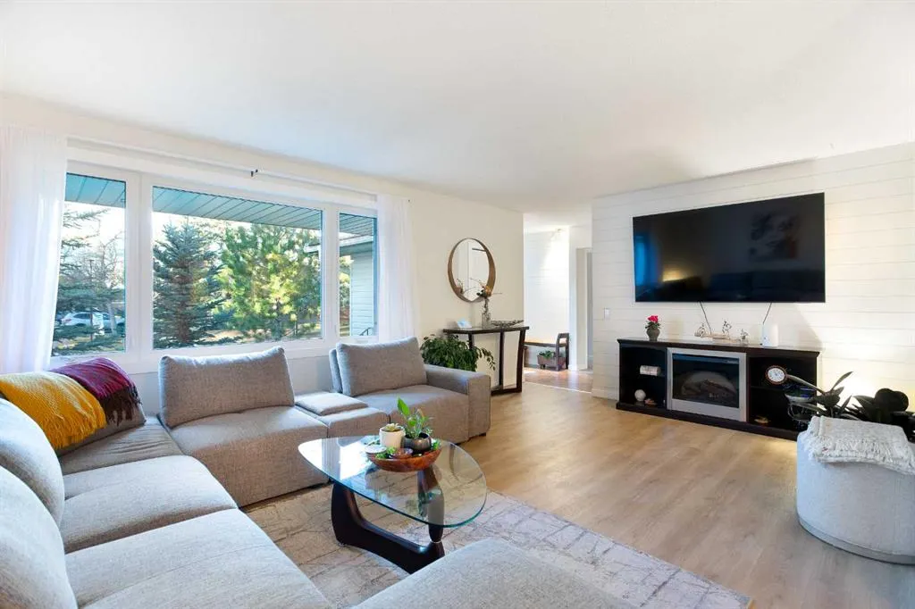 343 Canterbury Drive SW