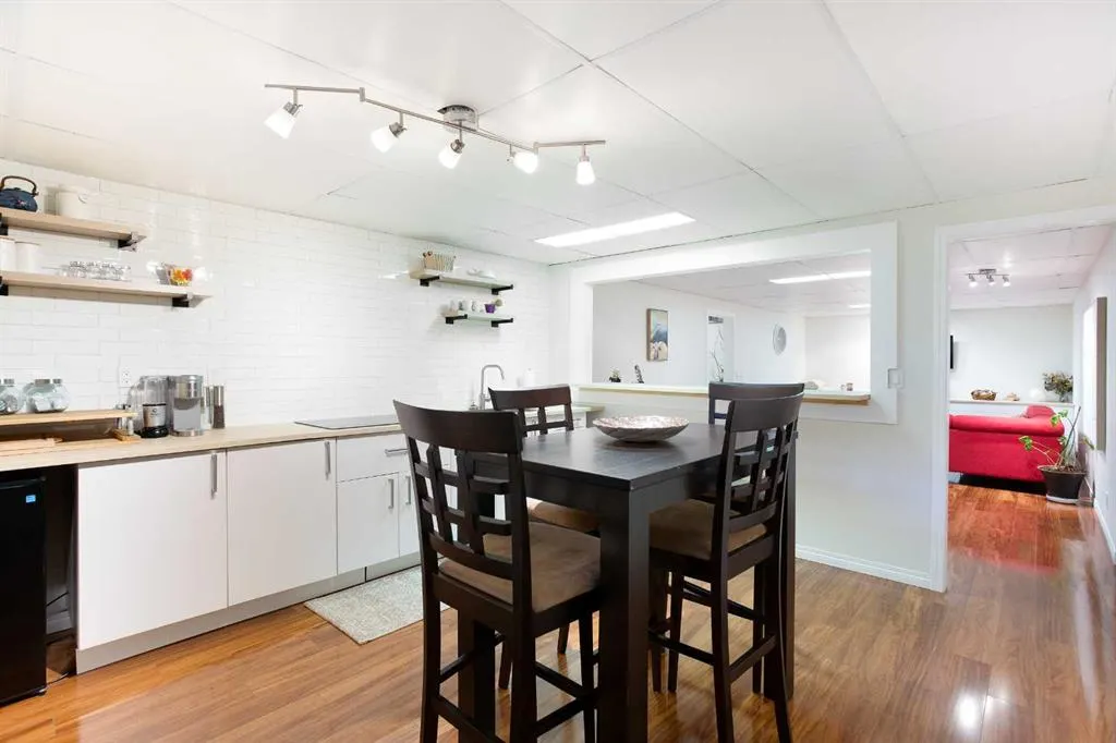 343 Canterbury Drive SW