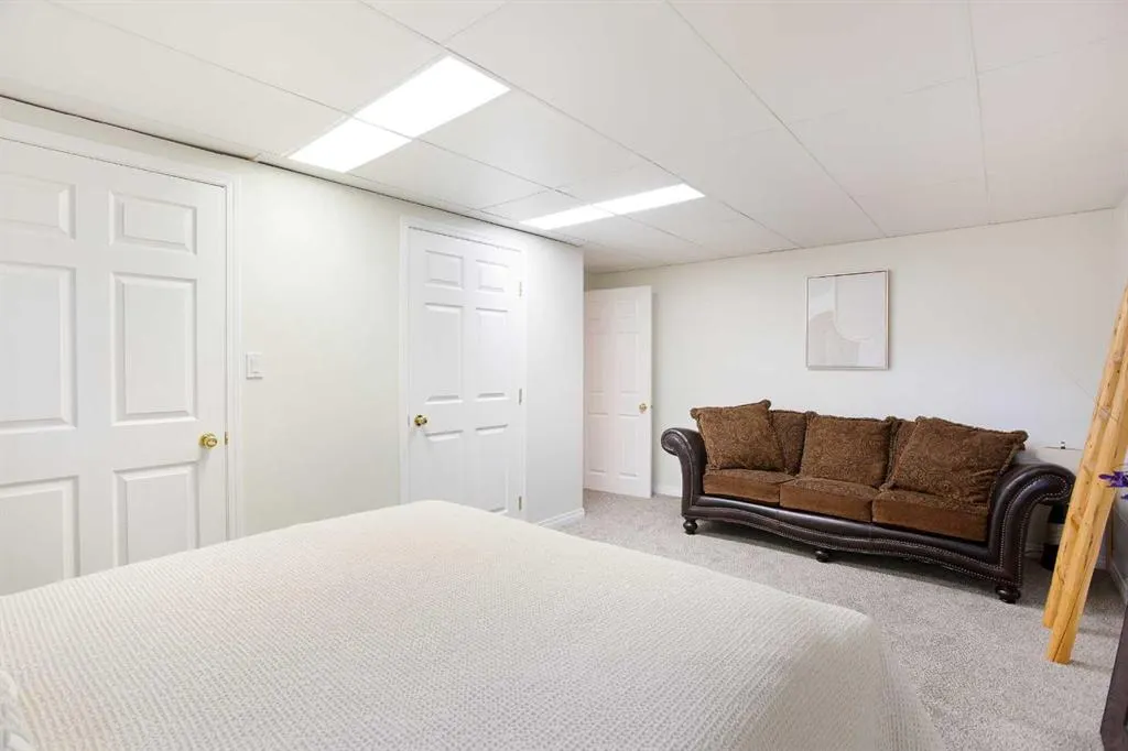 343 Canterbury Drive SW