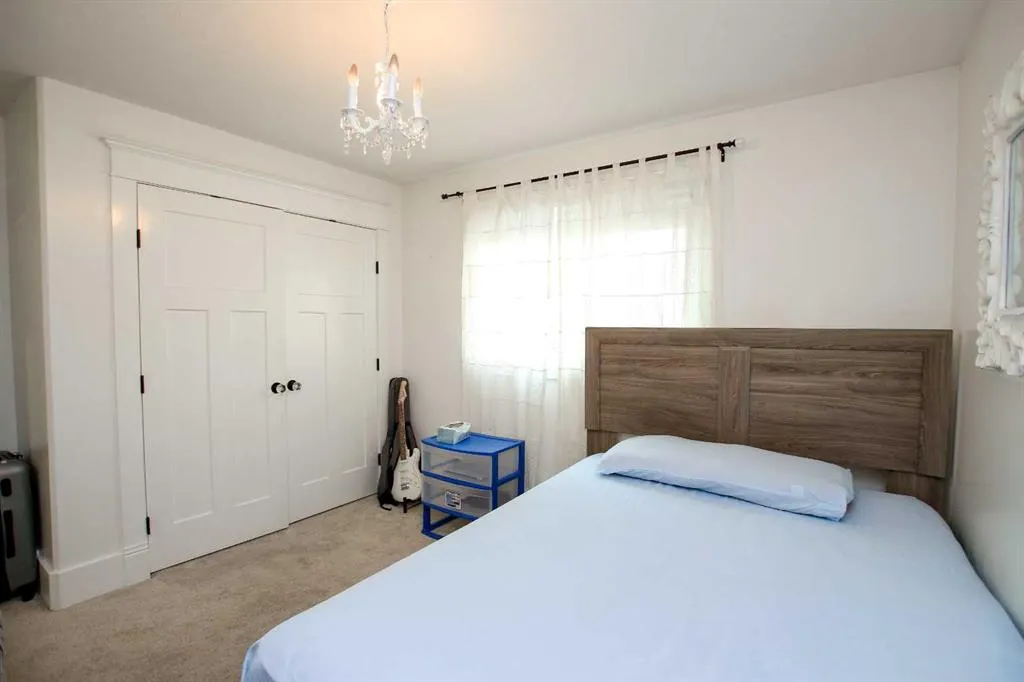 6 Grove Close