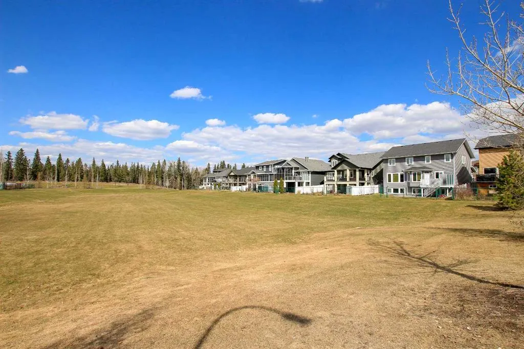 6 Grove Close