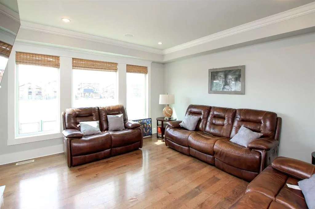 6 Grove Close