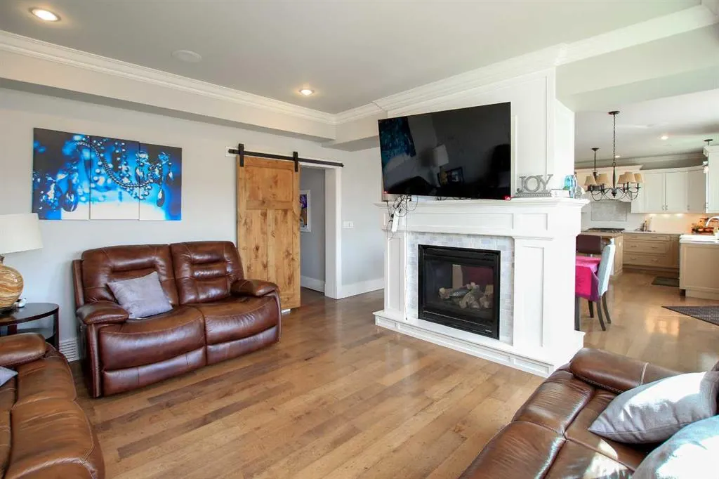 6 Grove Close