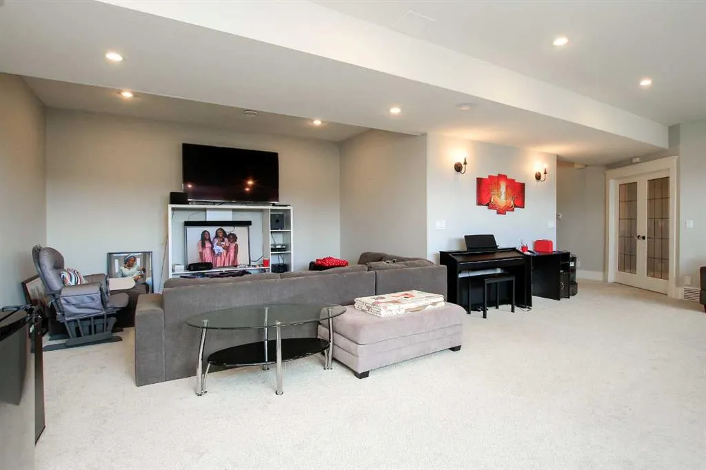 6 Grove Close