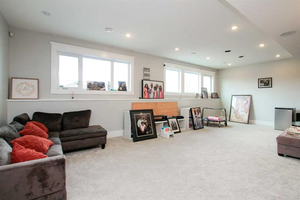 6 Grove Close