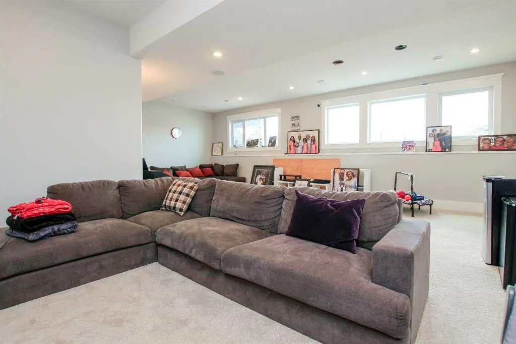 6 Grove Close