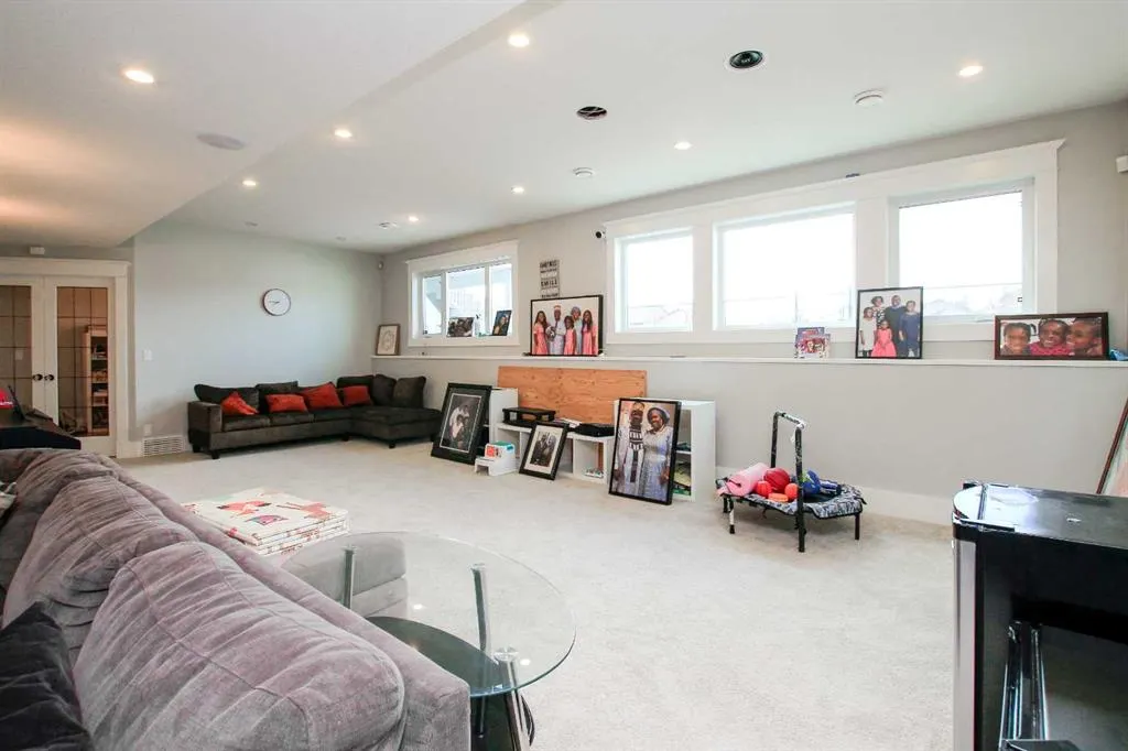 6 Grove Close