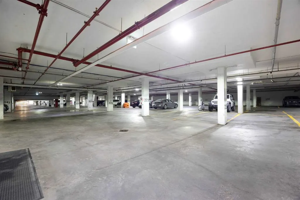 10218 King Street, #406