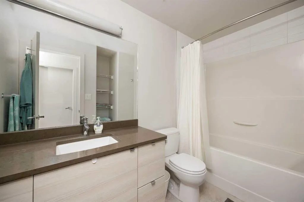 10218 King Street, #406