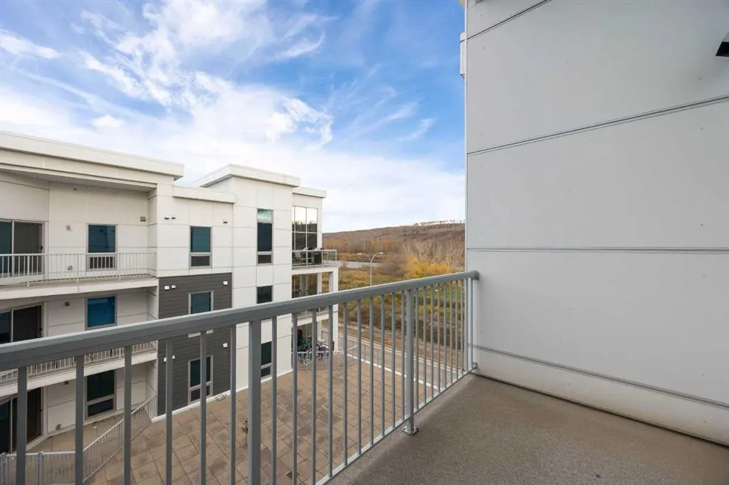 10218 King Street, #406
