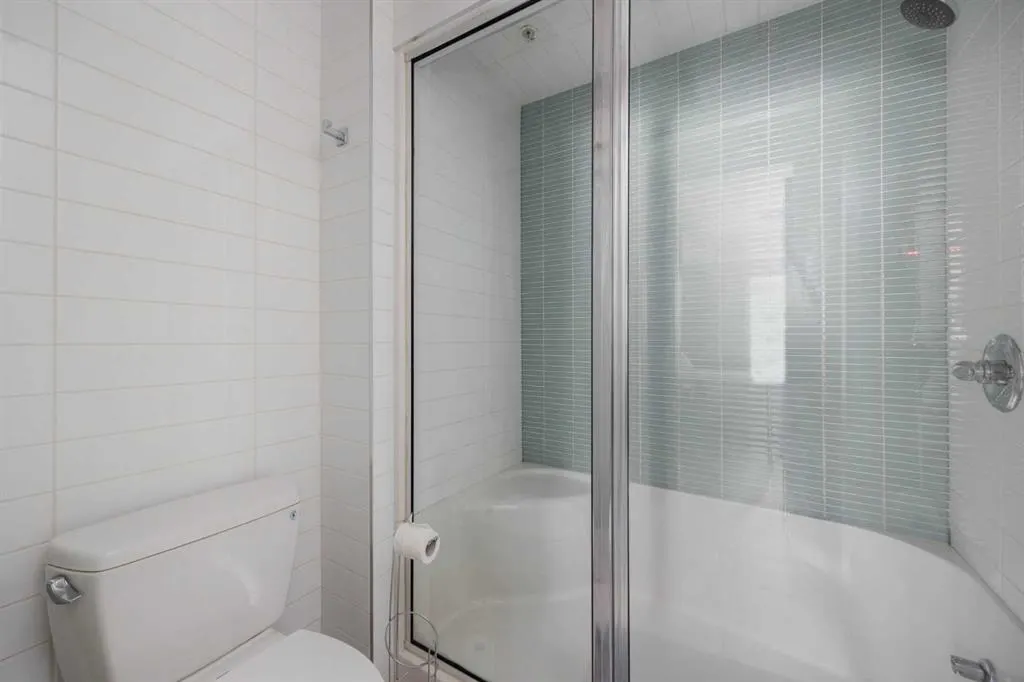 10218 King Street, #406