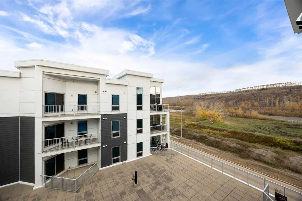 10218 King Street, #406