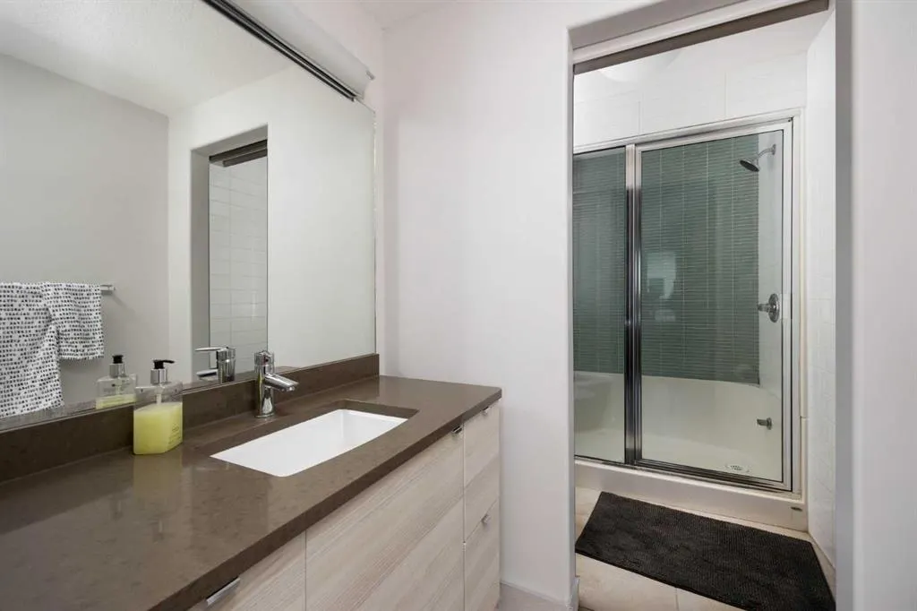 10218 King Street, #406