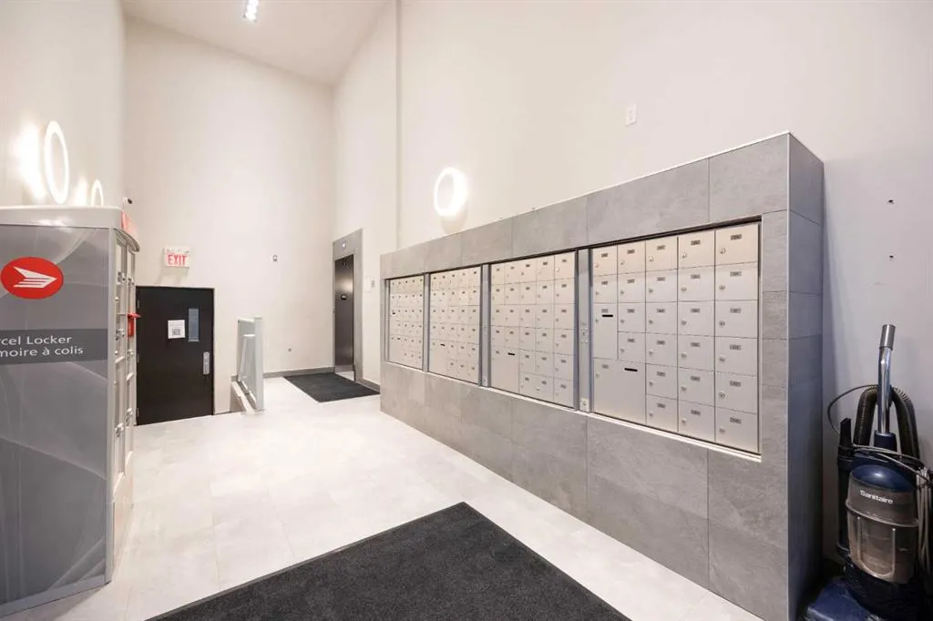 10218 King Street, #406
