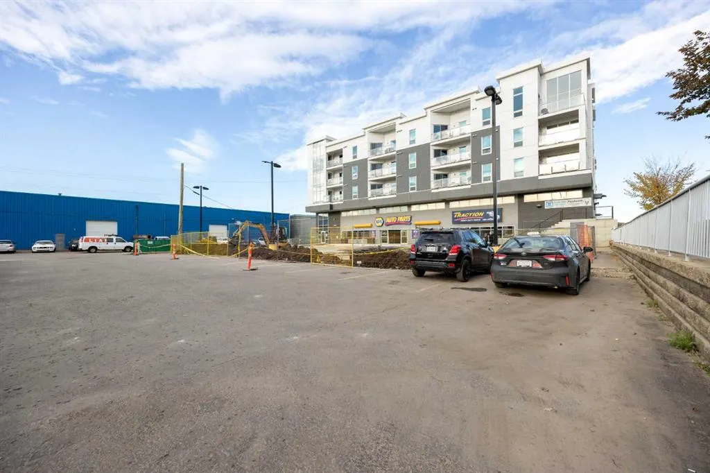 10218 King Street, #406