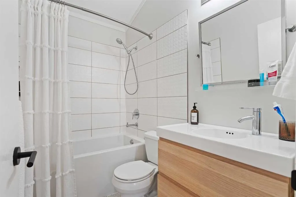 123 13 Avenue NE, #1