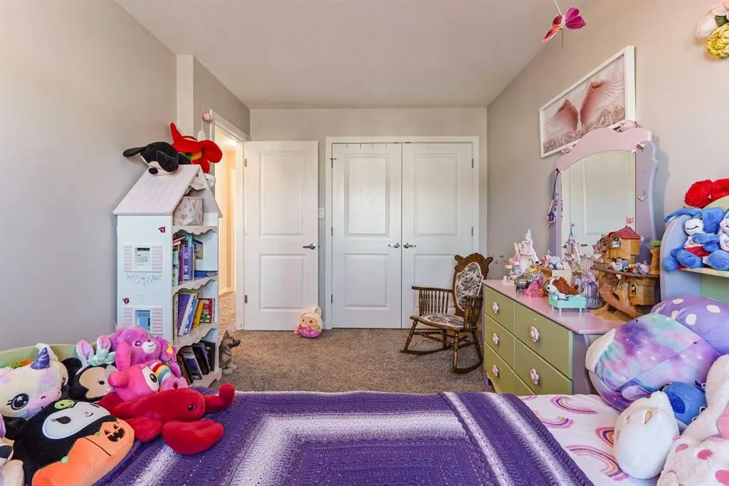 377 Moonlight Way W