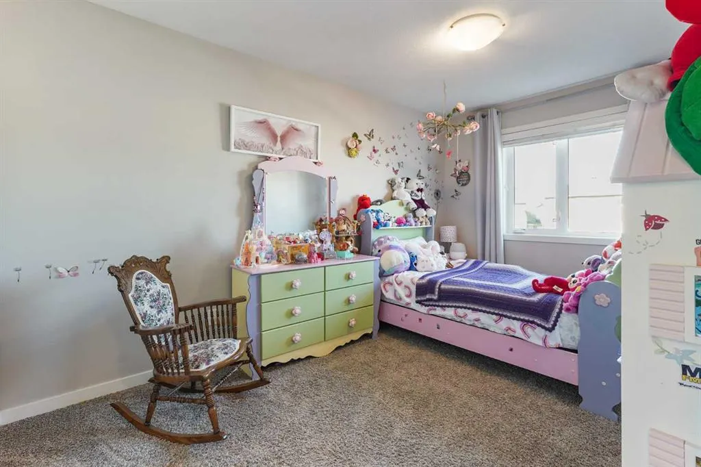 377 Moonlight Way W