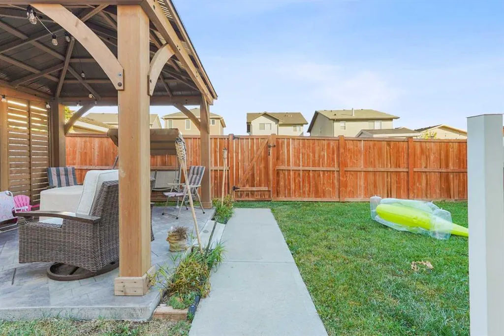 377 Moonlight Way W