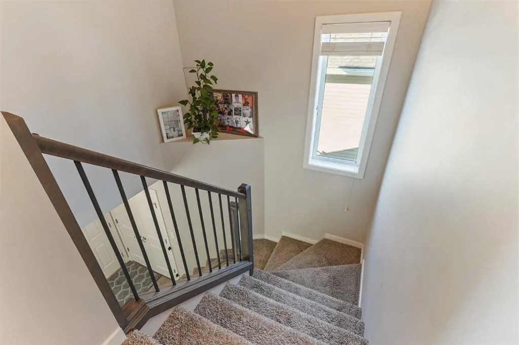 377 Moonlight Way W