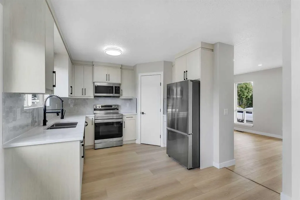 25 San Diego Way NE