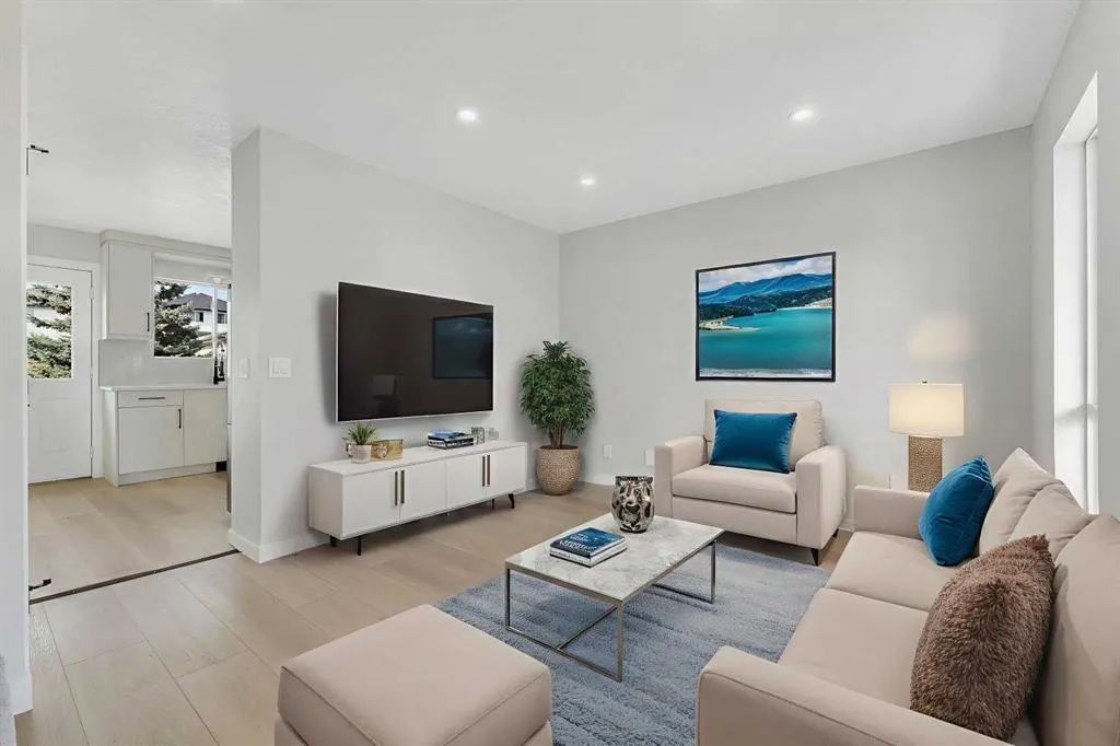 25 San Diego Way NE