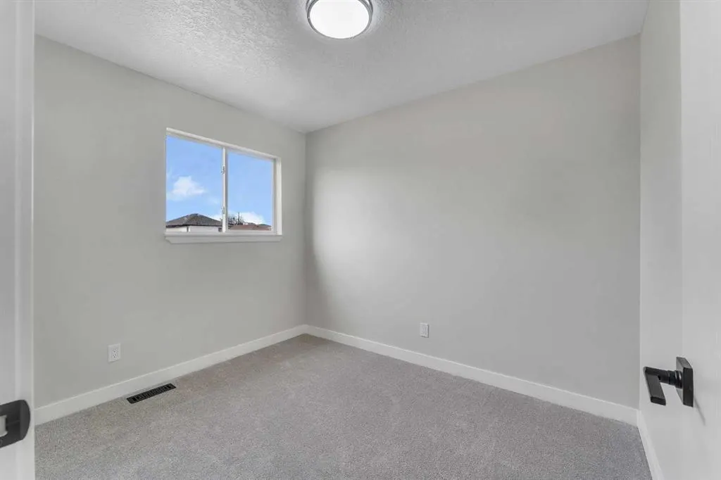 25 San Diego Way NE