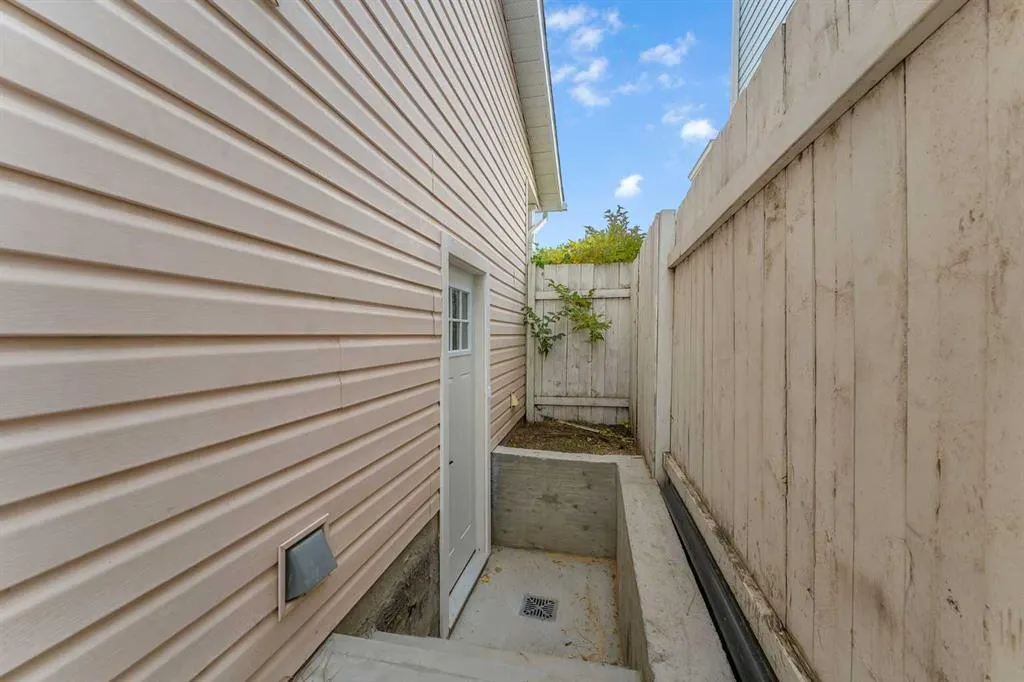 25 San Diego Way NE