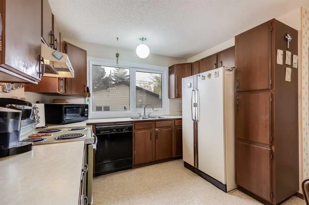 311 Midridge Road SE