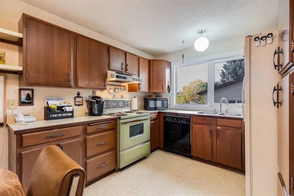 311 Midridge Road SE