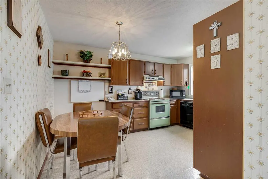 311 Midridge Road SE