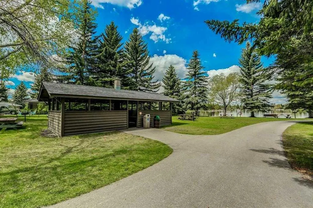 311 Midridge Road SE