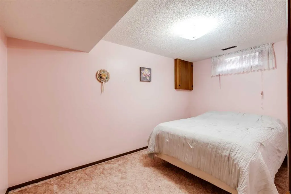 311 Midridge Road SE