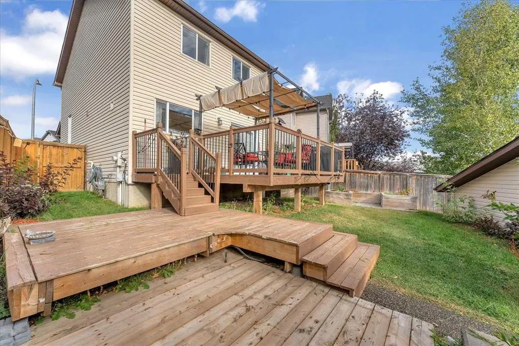 35 Tuscany Ridge Terrace NW