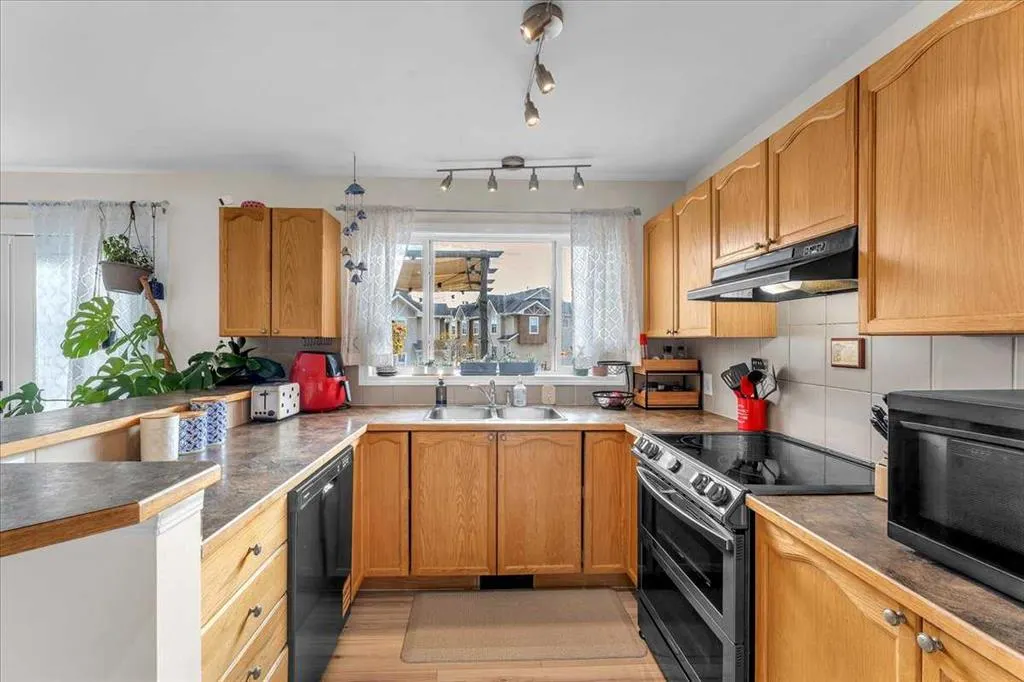 35 Tuscany Ridge Terrace NW