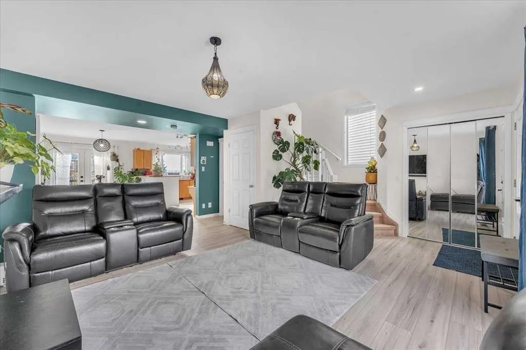35 Tuscany Ridge Terrace NW