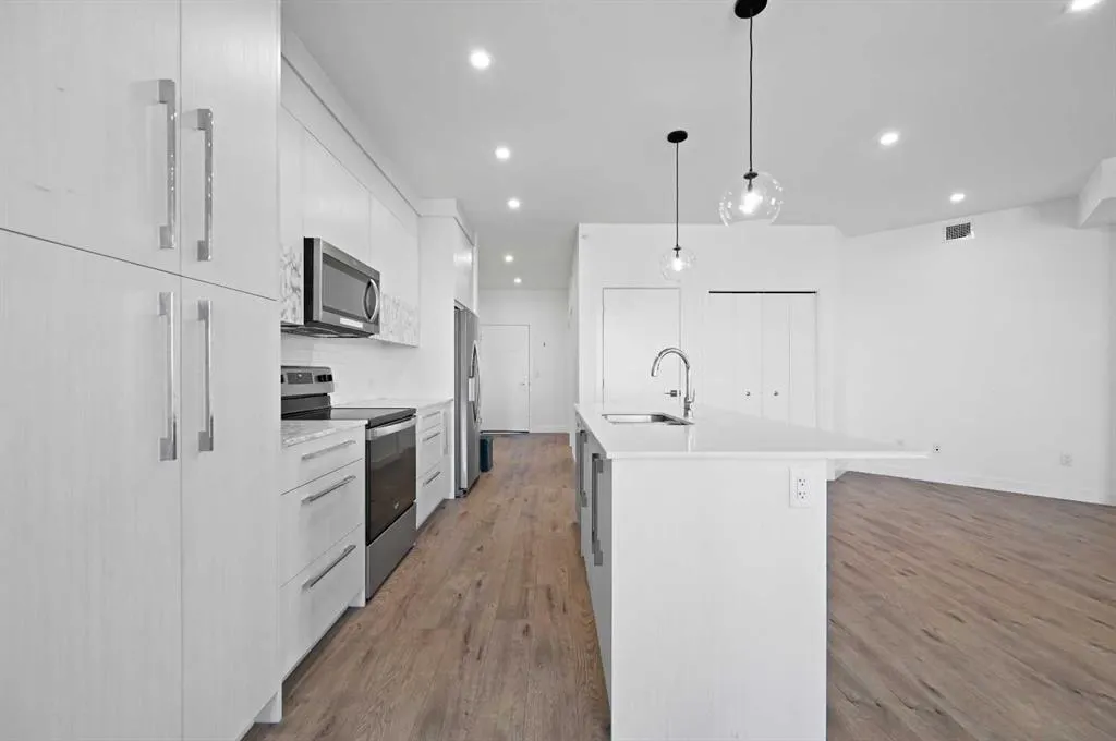 681 Savanna Boulevard NE, #1401
