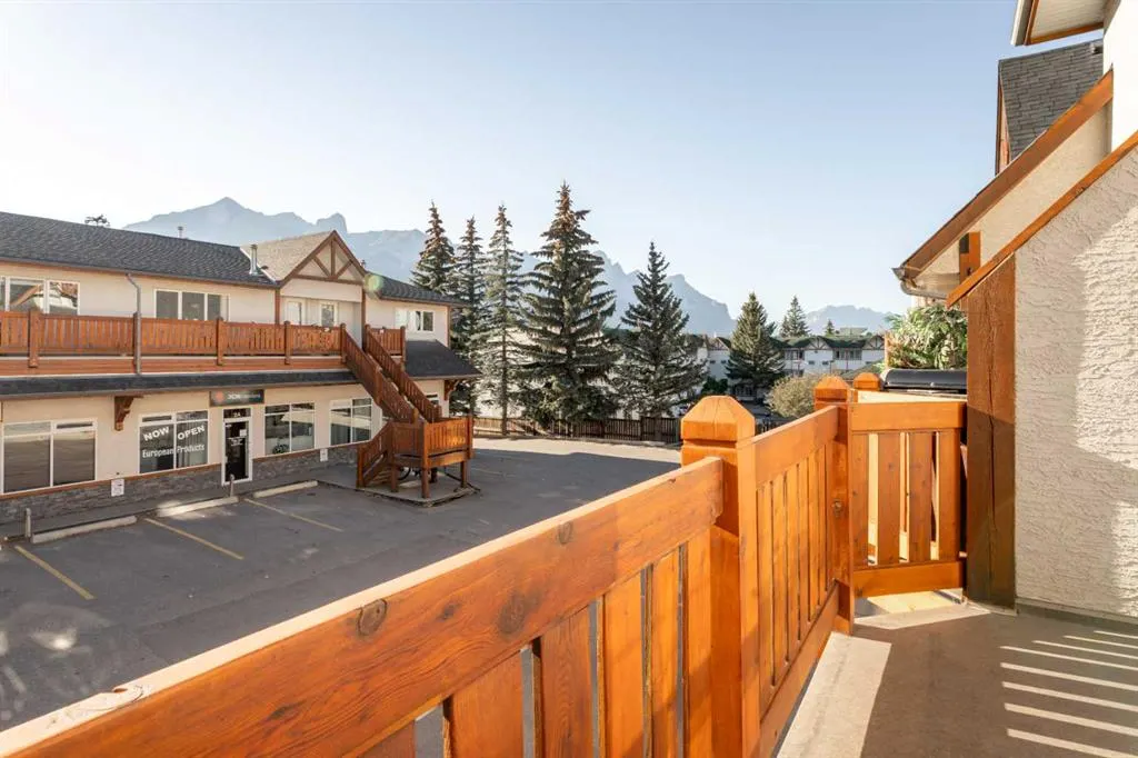 112 Kananaskis Way, #205