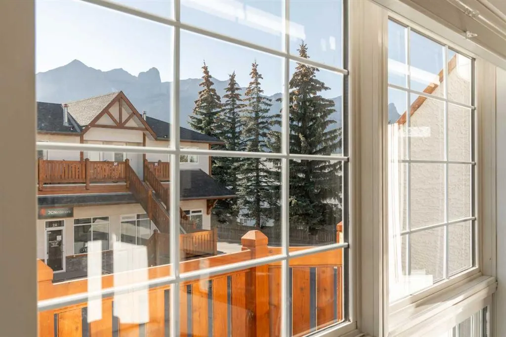 112 Kananaskis Way, #205
