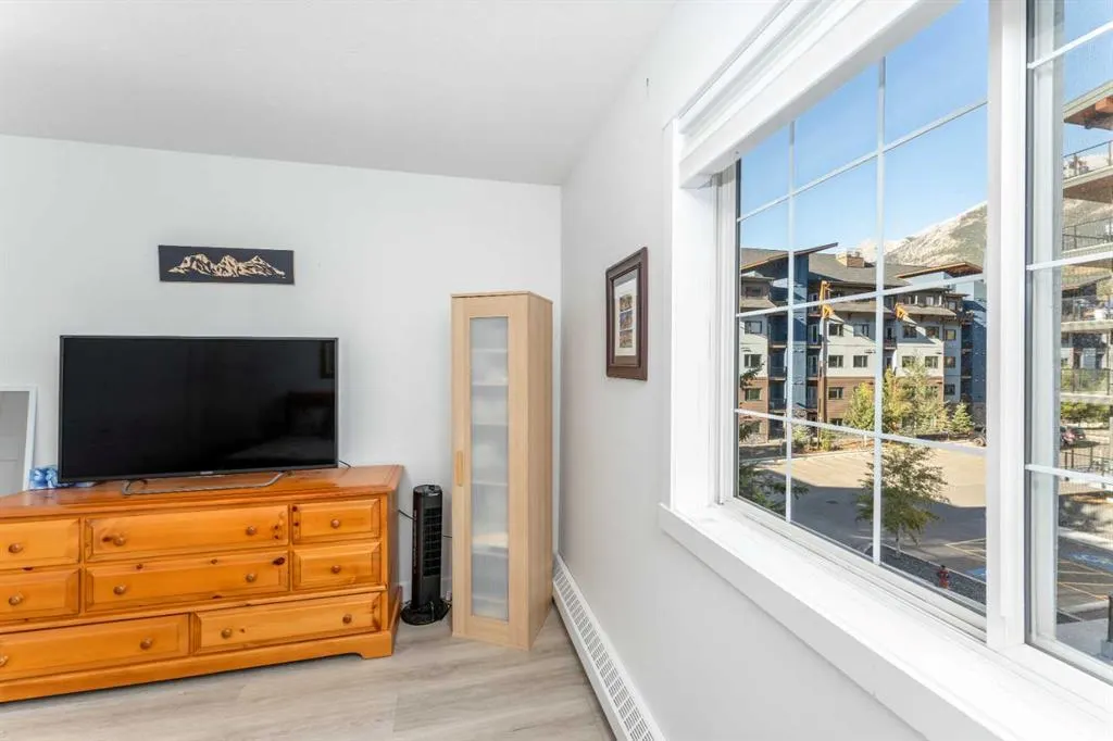 112 Kananaskis Way, #205