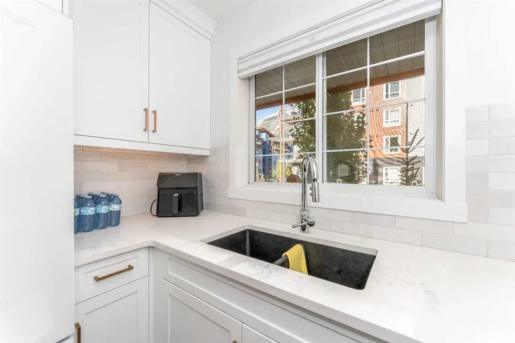 112 Kananaskis Way, #205