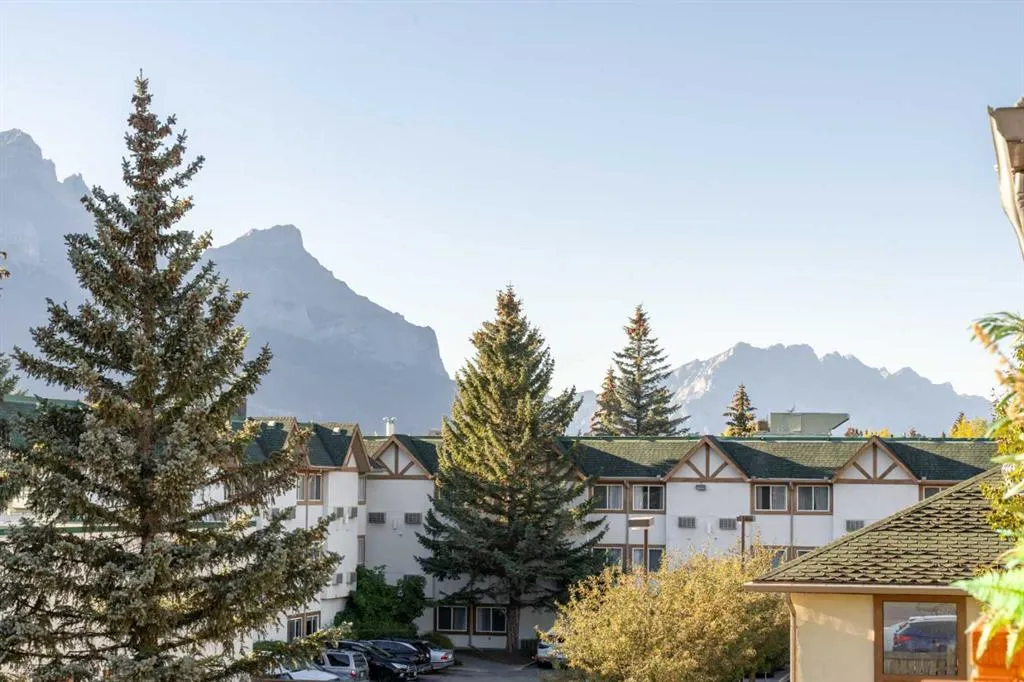 112 Kananaskis Way, #205