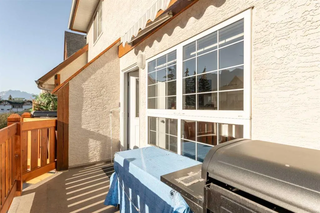 112 Kananaskis Way, #205