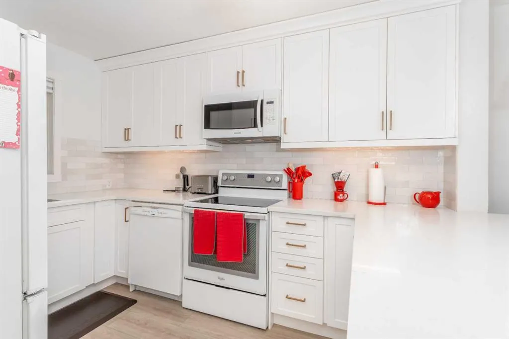 112 Kananaskis Way, #205
