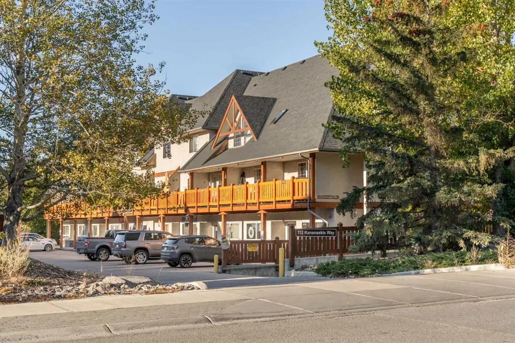 112 Kananaskis Way, #205
