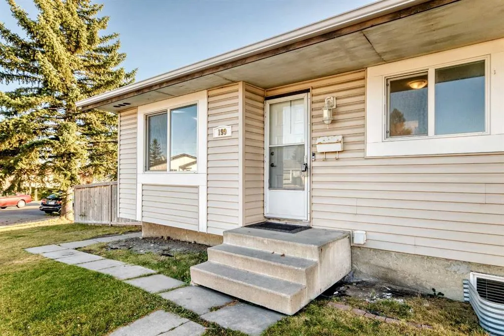 199 Maitland Drive NE