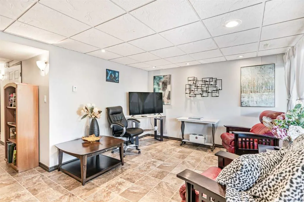 73 Addington Drive, #16