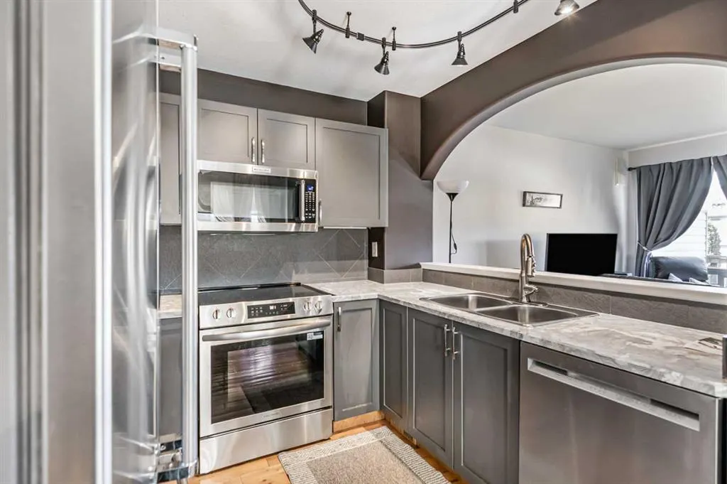 73 Addington Drive, #16