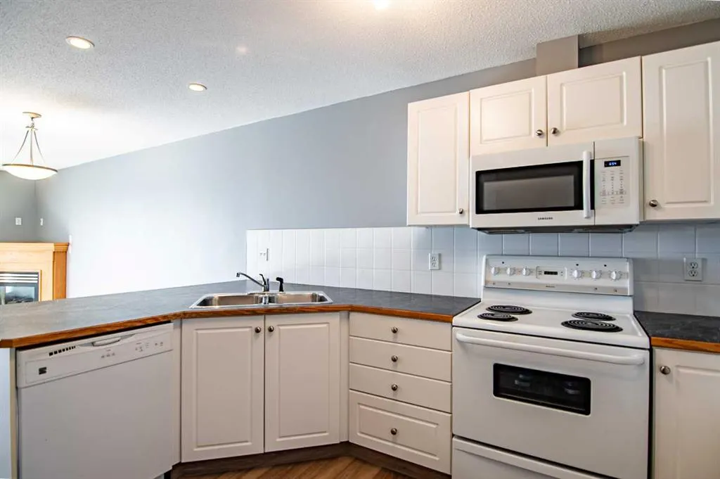 260 Duston Street, #220