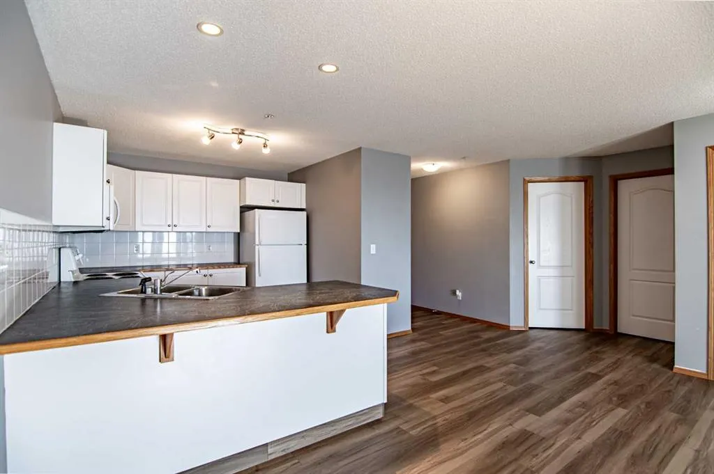 260 Duston Street, #220